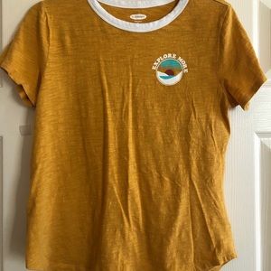 Old Navy Mustard “Explore” T-Shirt Size M